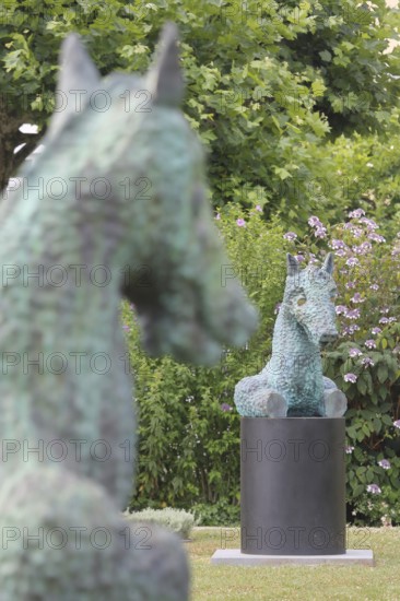 Sculpture Moondog by Thomas Schütte 2024, Blickachsen 14, homage to, US-American composer Louis Thomas Hardin, modern art, dog's head, without, legs, two, depth of field, blur, spa garden, Bad Homburg, Taunus, Hesse, Germany