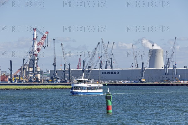 Excursion boat, overseas harbour, Liebherr-MCCtec, heavy-duty crane TCC 78000, Warnow, Warnemünde, Rostock, Mecklenburg-Western Pomerania, Germany