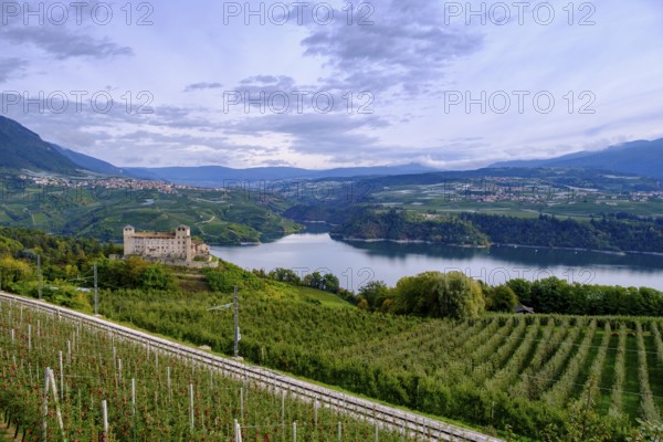 Castello Cles, Cles, Lago di S. Giustina, Val di Non, Trentino, Italy