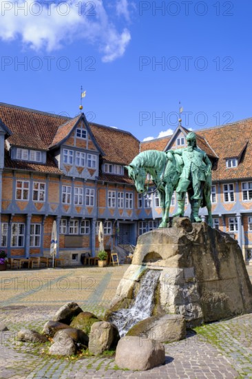 Town market, market square with town hall and monument to Duke August the Younger, Wolfenbüttel, Lower Saxony, Germany