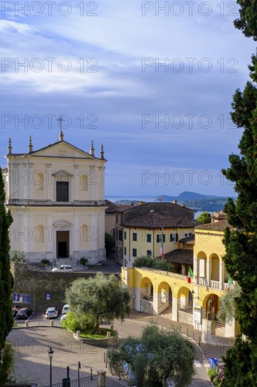 Piazza del Caduti, Gardone Riviera, on Lake Garda, Lombardy, Italy