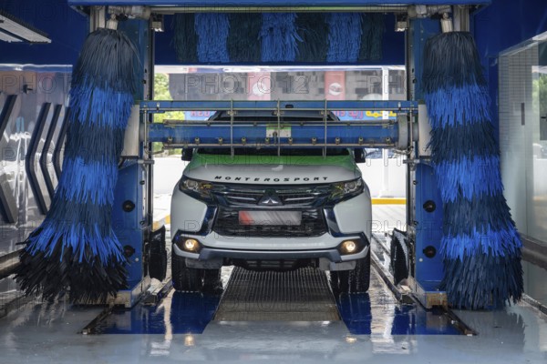 Mitsubishi car wash, Abu Dhabi, United Arab Emirates