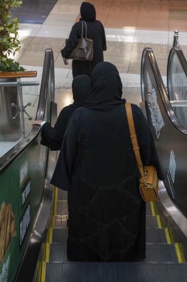 Shrouded woman with handbag, Abu Dhabi, United Arab Emirates