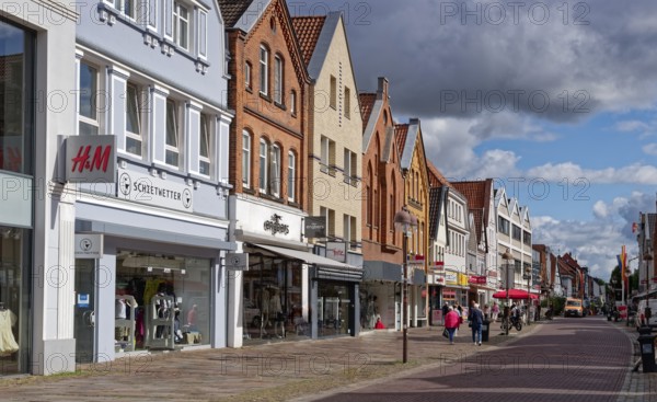 Buildings and shops in Lange Straße in the historic old town centre of Nienburg an der Weser. Nienburg, Lower Saxony, Germany
