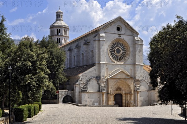 Main façade with rose window and portal, crossing tower, Gothic basilica of the Cistercian abbey of Fossanova Monastery, Cistercian, Burgundian architectural style, Priverno, Province of Latina, Lazio, Italy