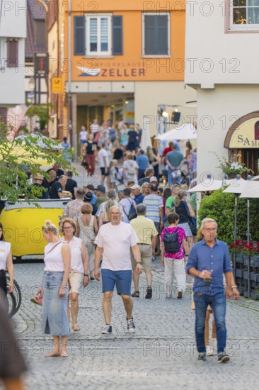People stroll through a lively old town street, surrounded by shops and summery impressions, 950 years Weil der Stadt ceremony, Böblingen district, Germany