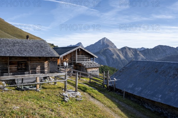 Alpine huts of the Lalidersalm Hochleger, mountain landscape, Rißtal in the Eng, Karwendel, Tyrol, Austria