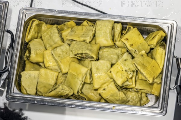 Maultaschen with hot plate. A caterer offers the Swabian regional dish in large quantities. Stuttgart, Baden-Württemberg, Germany