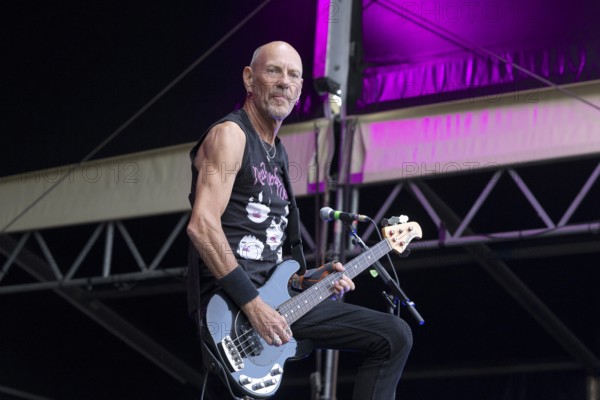 Ali McMordie, bassist, Stiff Little Fingers, punk rock band, Northern Ireland, open air at the Citadel Music Festival, 04.07.2025, Zitadelle Spandau, Berlin, Germany < english> Stiff Little Fingers, punk rock band, Northern Ireland, open air at the Citadel Music Festival, July 4, 2025, Spandau Citadel, Berlin, Germany