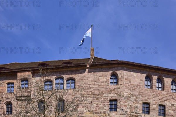 Imperial castle, castle, castle wall, flag, blue sky, cirrostratus clouds, Nuremberg, Middle Franconia, independent city, Bavaria, Germany