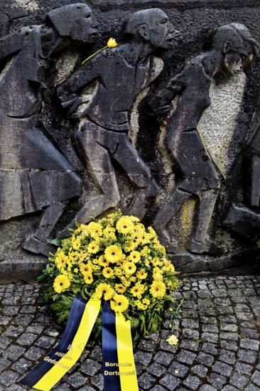 Bittermark memorial, memorial site, detail with wreath of flowers for the memorial service on Good Friday, artist Karel Niestrath, Dortmund, Germany