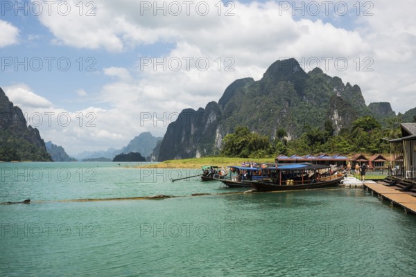 Floating houses on lake with jungle and rainforest and steep mountains, Cheow Lan Lake, Khao Sok National Park, Phang Nga, Surat Thani, Thailand