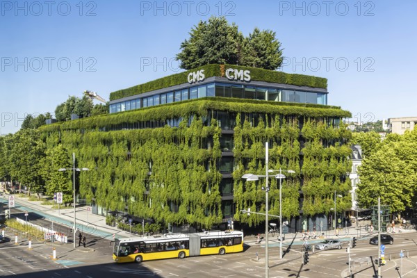 Calwer Passage, green building for a better urban climate. Around 11, 000 plants adorn the building of the commercial law firm CMS in the centre of Stuttgart. The architecture was designed by ingenhoven associates. Stuttgart, Baden-Württemberg, Germany