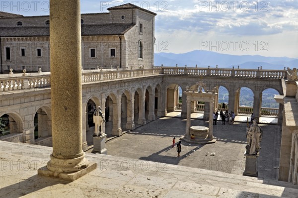 Bramante cloister with cistern and statues of St Benedict and St Scholastica of Nursia, Benedictine Abbey of Montecassino, Monte Cassino, Cassino, Frosinone, Lazio, Italy