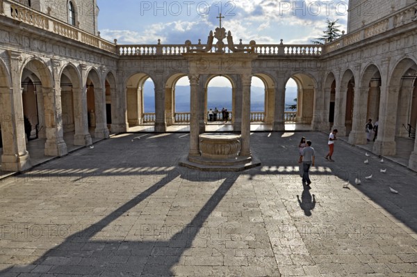 Bramante cloister with cistern, Benedictine Abbey of Montecassino, Monte Cassino, Cassino, Frosinone, Lazio, Italy