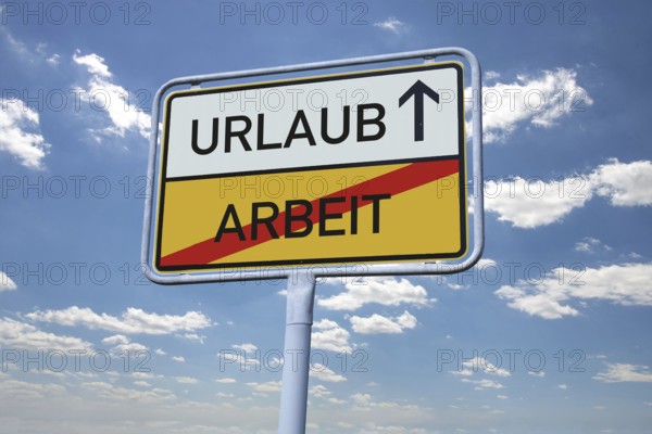 (photomontage) : Town exit sign with the inscription HOLIDAY / WORK in front of a blue sky