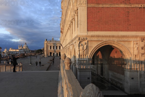 Doge's Palace, south-east corner, the drunken Noah, above Archangel Raphael with little Tobias, in front of Ponte della Paglia in the morning, Venice, Veneto, Italy