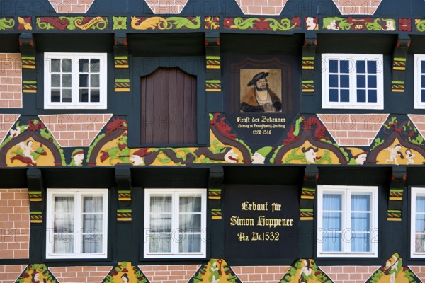 Hoppenerhaus, the most magnificent half-timbered house in the historic centre of Celle with a picture of Duke Ernst the Confessor, detail with painted wood carvings, Celle, Lower Saxony, Germany