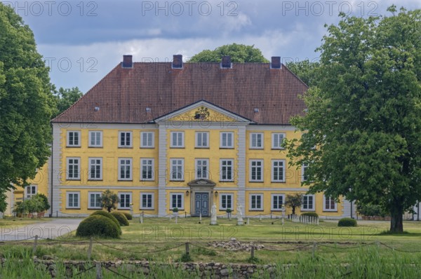 Wotersen Manor, also known as Wotersen Castle, is located in the municipality of Roseburg in the district of Herzogtum Lauenburg in the south-east of Schleswig-Holstein, Germany
