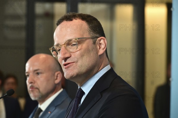On the right, the chairman of the CDU/CSU parliamentary group, Jens Spahn (CDU), and his deputy Alexander Hoffmann (CSU) at the weekly press statement in front of the parliamentary group meeting room in the Reichstag. This time it was about the expert opinion on the purchase of masks, among other things