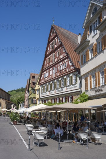 Outdoor café, street café with the Kielmeyerhaus, historic half-timbered house in Esslingen's old town, Esslingen am Neckar, district of Esslingen, Baden-Württemberg, Germany
