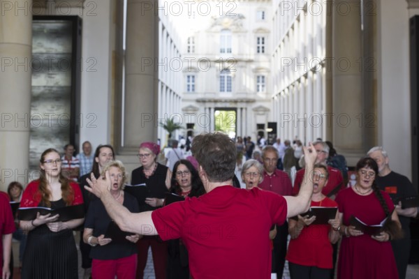 Hans-Beimler-Chor at the Humboldt Forum as part of the Fête de la Musique. The music event, which originated in France, has been held as a street event on the longest day of the year on 21 June since 1982. The Fête de la Musique has also been held in Berlin since 1995 and is celebrating its 30th anniversary this year. 21.06.2025