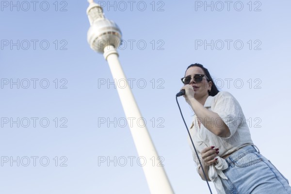 Singer Veronika Bognar on Alexanderplatz as part of the Fête de la Musique. The music event, which originated in France, has been held as a street event on the longest day of the year on 21 June since 1982. The Fête de la Musique has also been held in Berlin since 1995 and is celebrating its 30th anniversary this year. 21.06.2025