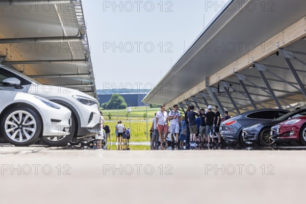 Built for the future, oversized for the present. A Facebook campaign was intended to bring full capacity utilisation to the charging park at Merklingen Swabian Alb station and test its performance. However, of the 259 charging points in the world's largest charging park, only 50 charging points were occupied by electric cars as a result of the campaign. Merklingen, Baden-Württemberg, Germany