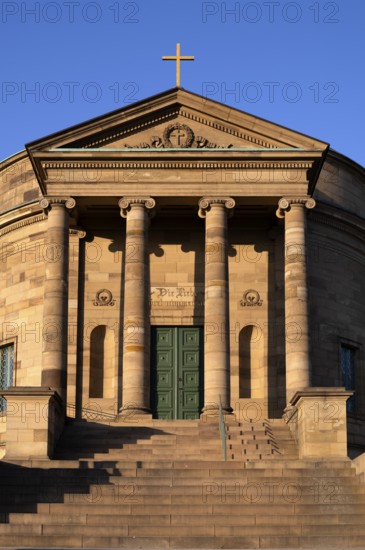 Funerary chapel with inscription DIE LIEBE HÖRET NIMMER AUF on the Württemberg, burial place for Queen Katharina and King Wilhelm I of Württemberg, Rotenberg, evening light, blue sky, Stuttgart, Baden-Württemberg, Germany