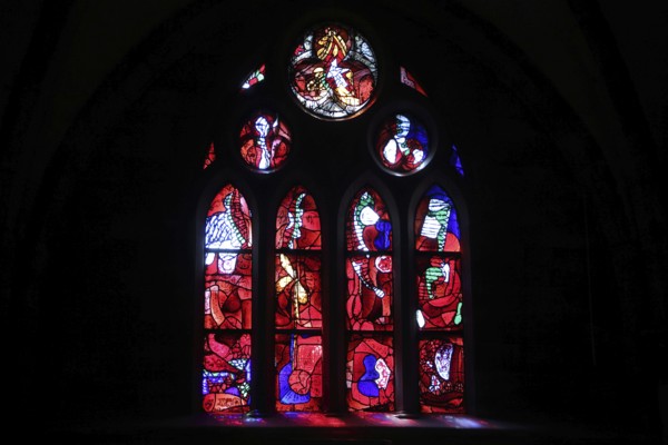 Red stained glass window, abstract art, arts and crafts, stained glass, black silhouette, interior view, St Michael, collegiate church, castle church, Pforzheim, Northern Black Forest, Black Forest, Baden-Württemberg, Germany
