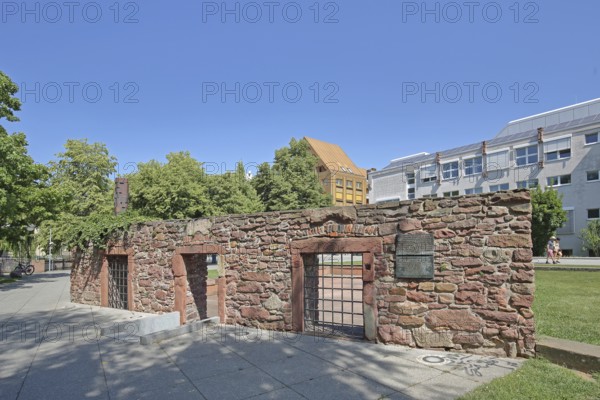 Remains of the south wall of the former historic orphanage, wall, Waisenhausplatz, Pforzheim, Northern Black Forest, Black Forest, Baden-Württemberg, Germany