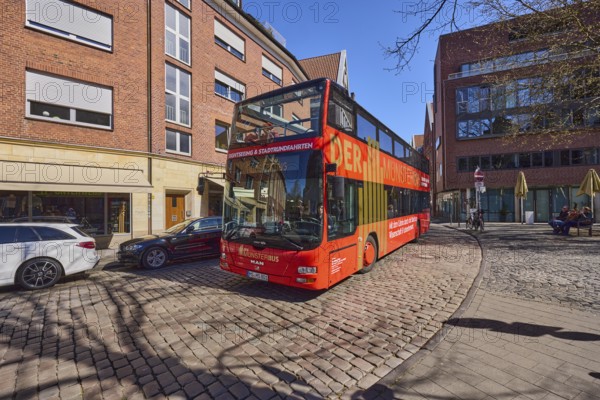 The Münsterbus, bus for city tours, tourism, general architecture, cobblestone street, blue cloudless sky, Rosenstraße, Münster, Münsterland, independent city, North Rhine-Westphalia, Germany