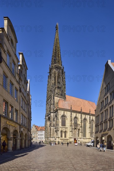 St. Lamberti, Lambertikirche, church, Gothic architectural style, ladder to heaven, artist Billi Thanner, historic buildings, gables, arcades, old town, blue cloudless sky, Prinzipalmarkt, Münster, Münsterland, independent city, North Rhine-Westphalia, Germany