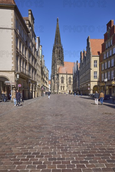 St. Lamberti, church, architectural style neo-Gothic, historic buildings, gables, old town, pedestrians as accessories, blue cloudless sky, Prinzipalmarkt, Münster, Münsterland, independent city, North Rhine-Westphalia, Germany