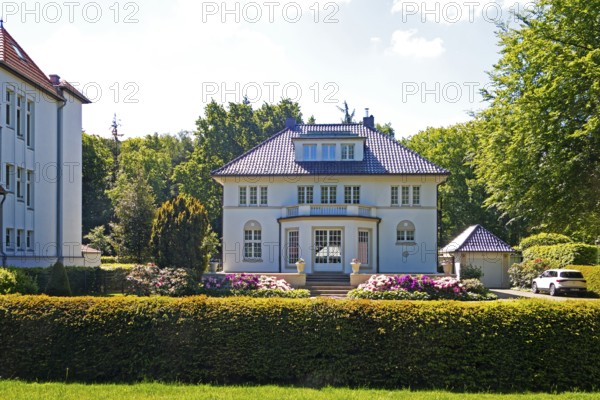 Residential building, Large house, Classical architecture, Spa architecture, Ostseeallee 28, Plants, Outdoor area, Baltic Sea, Baltic seaside resort, Kühlungsborn, Rostock district, Mecklenburg-Western Pomerania, Germany