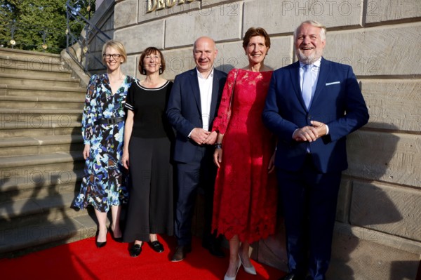 Nina Englert, Elisabeth Sobotka, Kai Wegner, Ilka Horstmeier and guest at the arrival of Charles Gounod's Roméo et Juliette after William Shakespeare at the Staatsoper für Alle on Bebelplatz in Berlin on 21 June 2025