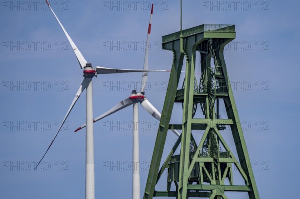Structural change, headframe of the former Lohberg colliery in Dinslaken, 70 metres high, wind farm on the Lohberg Nord slagheap, Enercon E 115, Dinslaken, North Rhine-Westphalia, Germany