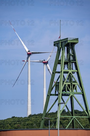 Structural change, headframe of the former Lohberg colliery in Dinslaken, 70 metres high, wind farm on the Lohberg Nord slagheap, Enercon E 115, Dinslaken, North Rhine-Westphalia, Germany