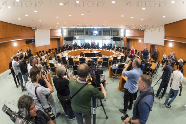 Overview in front of the meeting of Federal Chancellor Friedrich Merz with the heads of government of the federal states in the International Conference Hall of the Federal Chancellery, Berlin, 18 June 2025 Note: the photo was taken with a fisheye lens