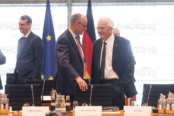 Friedrich Merz (CDU, Federal Chancellor) and Winfried Kretschmann (Bündnis90/Die Grünen, Minister President of Baden-Württemberg) in front of the meeting between Federal Chancellor Friedrich Merz and the heads of government of the federal states in the International Conference Hall of the Federal Chancellery, Berlin, 18 June 2025
