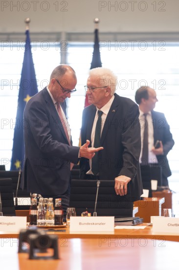 Friedrich Merz (CDU, Federal Chancellor) and Winfried Kretschmann (Bündnis90/Die Grünen, Minister President of Baden-Württemberg) in front of the meeting between Federal Chancellor Friedrich Merz and the heads of government of the federal states in the International Conference Hall of the Federal Chancellery, Berlin, 18 June 2025