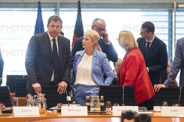 Lars Klingbeil (SPD, Vice-Chancellor and Federal Minister of Finance), Manuela Schwesig (SPD, Minister-President of Mecklenburg-Western Pomerania), Friedrich Merz (CDU, Federal Chancellor) and Anke Rehlinger (SPD, Minister-President of Saarland) in front of the meeting between Federal Chancellor Friedrich Merz and the heads of government of the federal states in the International Conference Hall of the Federal Chancellery, Berlin, 18 June 2025