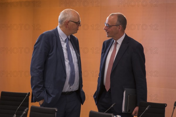 Andreas Bovenschulte (SPD, Mayor of Bremen and President of the Bremen Senate) and Friedrich Merz (CDU, Federal Chancellor) in front of the meeting between Federal Chancellor Friedrich Merz and the heads of government of the federal states in the International Conference Hall of the Federal Chancellery, Berlin, 18 June 2025