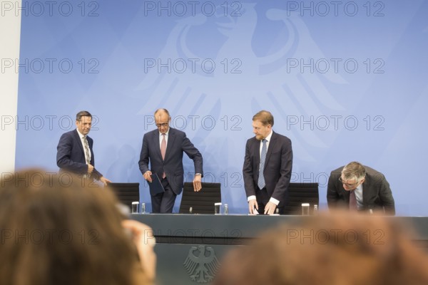 Olaf Lies (SPD, Minister President of Lower Saxony), Friedrich Merz (CDU, Federal Chancellor), Michael Kretschmer (CDU, Minister President of the Free State of Saxony) and Stefan Kornelius (Spokesperson of the German Federal Government and Head of the Press and Information Office) during a press conference after the consultation between Federal Chancellor Friedrich Merz and the heads of government of the federal states in the Federal Chancellery, Berlin, 18 June 2025