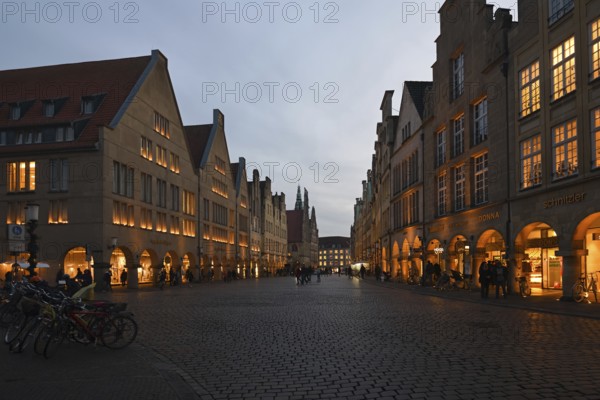 Stroll through Münster's parlour... Prinzipalmarkt, gabled houses along a cobblestone street at the blue hour, in the pre-Christmas period, invite you to stroll and shop in the glow of lights, Münster, Old Town, student city, North Rhine-Westphalia, Germany, Western Europe