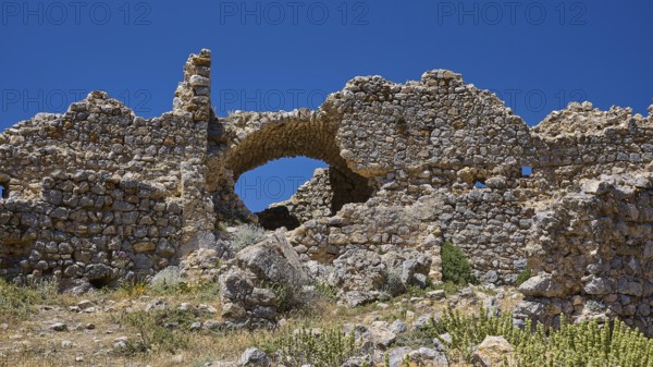 Ruined stone walls with preserved arch under blue sky, Abandoned village, Lost Place, Pyli, Paleo Pyli, Byzantine fortress, Kos, Dodecanese, Greek Islands, Greece