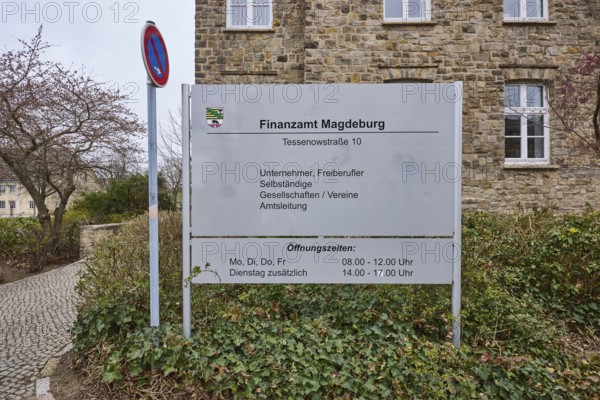 Tax office, sign, entrepreneurs, freelancers, self-employed, companies, associations and office management, sandstone building, bare wintry trees, diffuse light, cloudy, Tessenowstraße, Magdeburg, state capital, independent city, Saxony-Anhalt, Germany