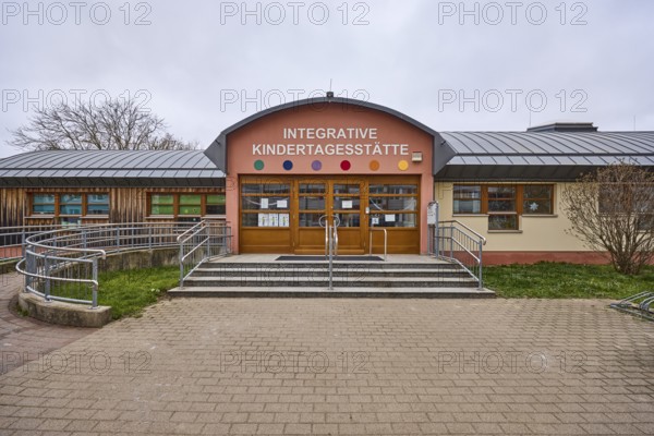 Integrative day care centre Kinderland, ramp, barrier-free entrance, stairs, metal railing, entrance area, day care centre, diffuse light, cloudy, Lumumbastrasse, Magdeburg, state capital, independent city, Saxony-Anhalt, Germany
