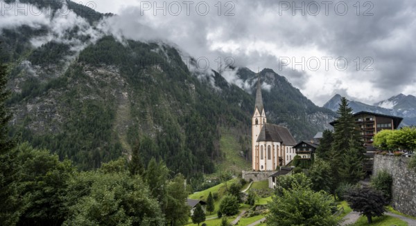 Parish church of St Vincent in Heiligenblut, cloudy mountain landscape, courtyard, Heiligenblut am Großglockner, Carinthia, Austria