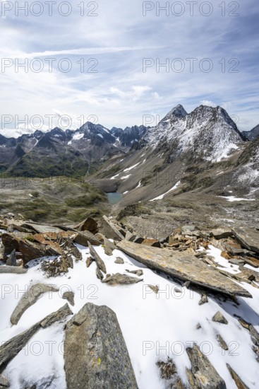 View during the ascent to the Bösen Weibl, mountain landscape with summit Roter Knopf and Kleiner Hornkopf, Wiener Höhenweg, Schober group, Hohe Tauern National Park, Carinthia, Austria